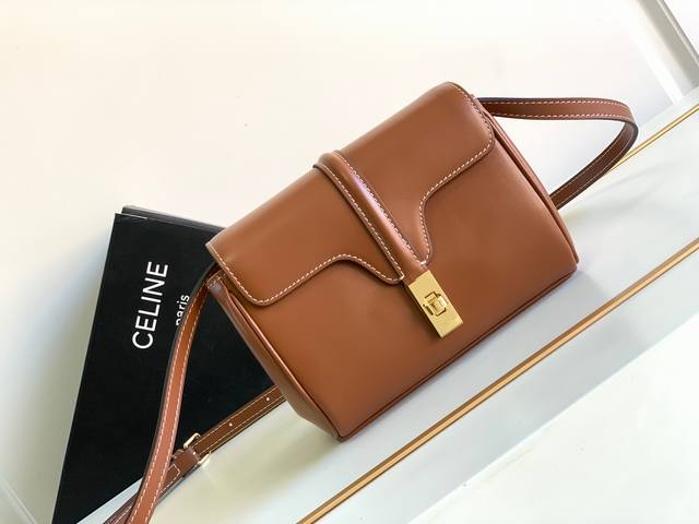 23S春季新品 Celin* Soft 16迷你光滑牛皮革手袋 Mini Soft 16 全新超可爱斜挎款mini Soft 16 不仅仅是可爱 实用性一流 搭