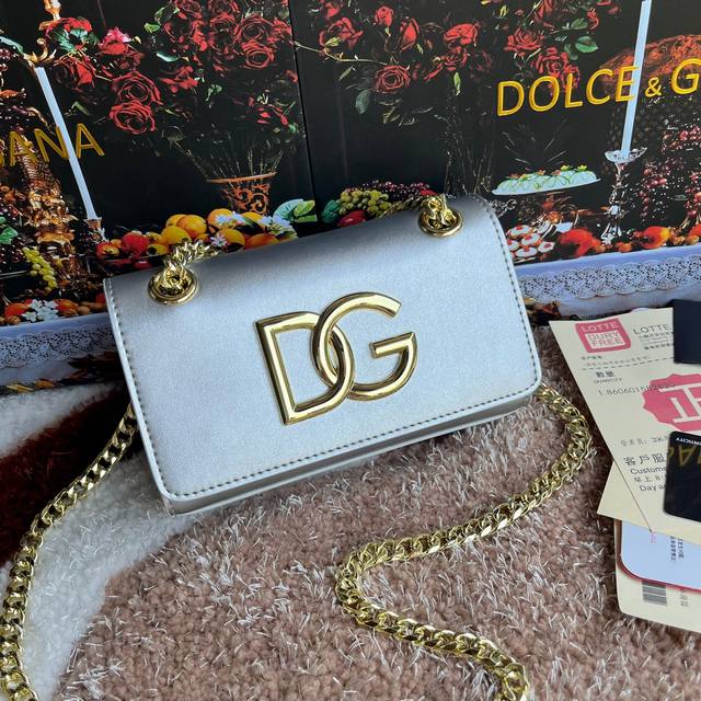 Dolce Gabbana 杜嘉班纳 款号 5183 原单 细腻手工制造 进口头层牛皮配以原厂五金包身顶部纯手工油边众多明星的最爱 可斜挎 海外代购专用品 有范