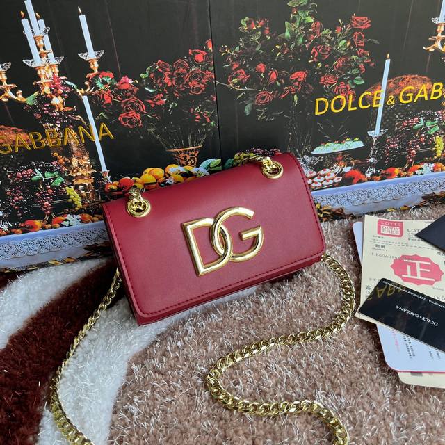 Dolce Gabbana 杜嘉班纳 款号 5183 原单 细腻手工制造 进口头层牛皮配以原厂五金包身顶部纯手工油边众多明星的最爱 可斜挎 海外代购专用品 有范