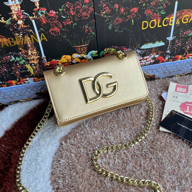 Dolce Gabbana 杜嘉班纳 款号 5183 原单 细腻手工制造 进口头层牛皮配以原厂五金包身顶部纯手工油边众多明星的最爱 可斜挎 海外代购专用品 有范