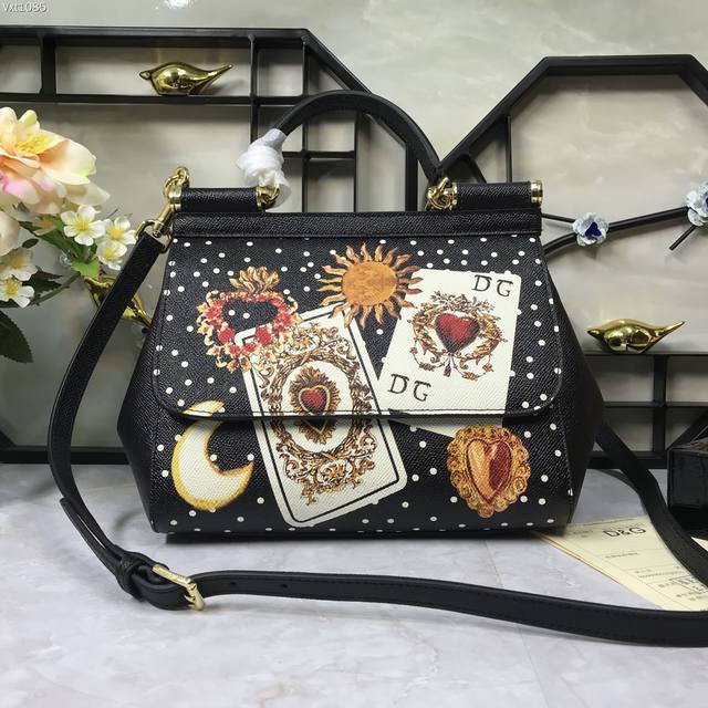 Dolce Gabbana 杜嘉班纳 可斜挎 配镜子 海外代购专用品 有范有气场全新包型 任何搭配都可以只要有一颗时尚的心何时何地都可以留住清楚dg每一次展现总