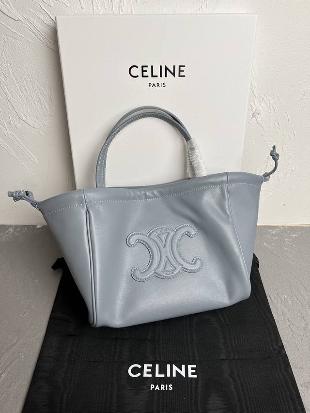 Celine 小号光滑牛皮革抽绳包最新mini Cuir Cabas 早春新品 全皮浮雕凯旋门mini Tote 复古焦糖色 四季百搭 小号可可爱爱 柔软牛皮质