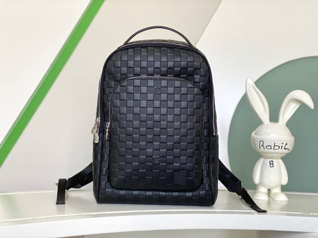 Avenue 双肩包取材 Damier Graphite 涂层帆布 以简明线条传递儒雅风范 拉链前袋方便取放随行所需 N 01全皮压格 M30977十字纹 N4