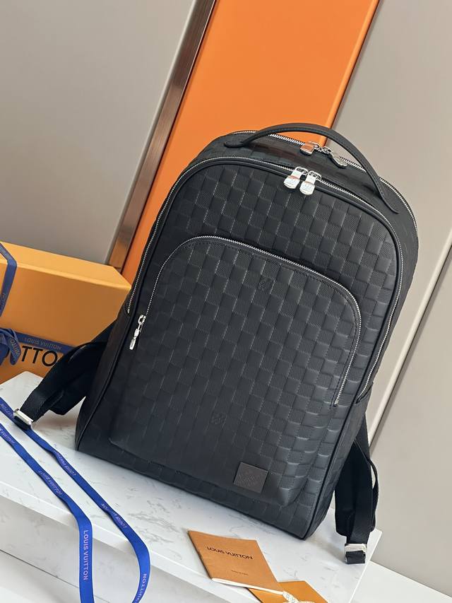 顶级原单 Avenue 双肩包取材 Damier Graphite 涂层帆布 以简明线条传递儒雅风范 拉链前袋方便取放随行所需 N 01全皮压格 双层三层隔层邮