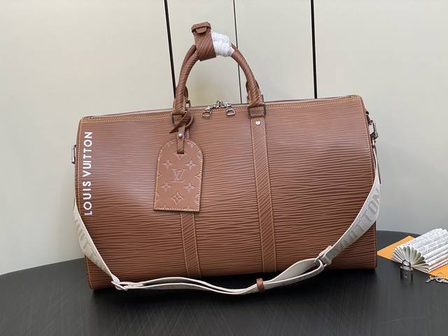 原单精品 M23721棕色 水波纹全皮旅行袋系列 本款 Keepall Bandouli re 50 手袋为品牌新式 Epi Xl 粒面皮革浸染鲜艳色调 并在其