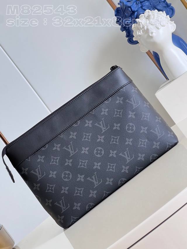 顶级原单 独家实拍 M 43黑花 Pochette Voyage Souple 手拿包取材柔软 Monogram Eclipse 涂层帆布 以圆润笔触勾勒经典