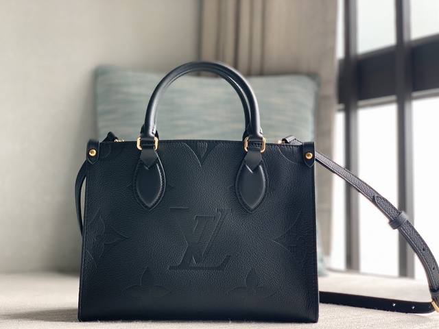 顶级原厂 M4 3黑色 Onthego Mini Tote 包向 1968 年的经典 Sac Plat 手袋汲取灵感 以压印 Medium Bicolor Mo