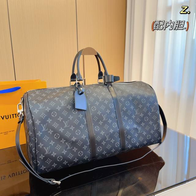 配内胆 Lv 路易威登联名款keepall55 斜跨包旅行包 一只帅气能装的旅行袋 时尚爆发款火热来袭 经典设计大气可观男女通用款 包包采用原版皮质 超级厚实