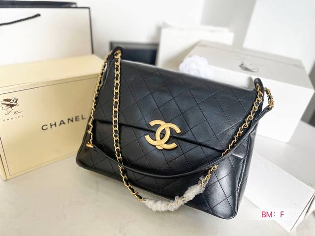 牛皮 香奈儿chanel 中古油蜡皮牛皮 链条包 独特设计 时尚又经典 超级百搭 日常通勤皆可 上身又a又飒 尺寸 32*22