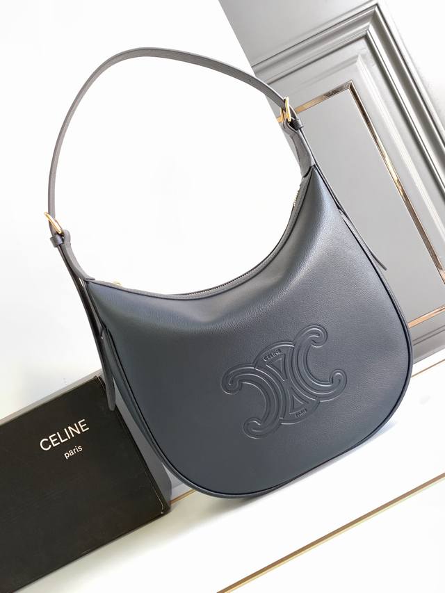 正品级 Ddd 新品首发 Celine Heloise牛皮革手袋 Ddd 新款 小牛皮h lose腋下包秋冬必入系列容量真的绝 Ddd Celine保持一贯的经