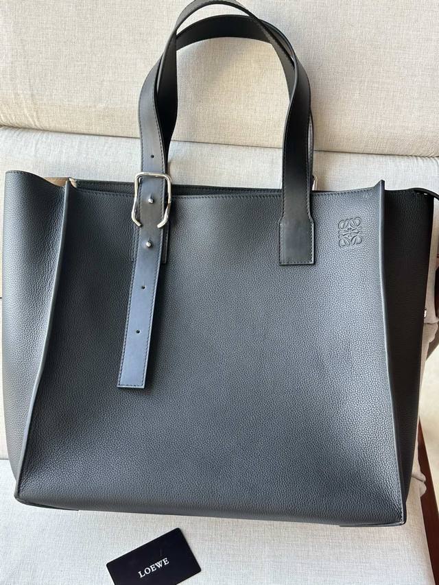 原厂皮 Ddd Loewe Buckle Tote手袋 黑色 Ddd 新版本带拉链 Ddd 男仕托特包 型號3050A Ddd 宽大的容量和纤细的轮廓 扁平和不