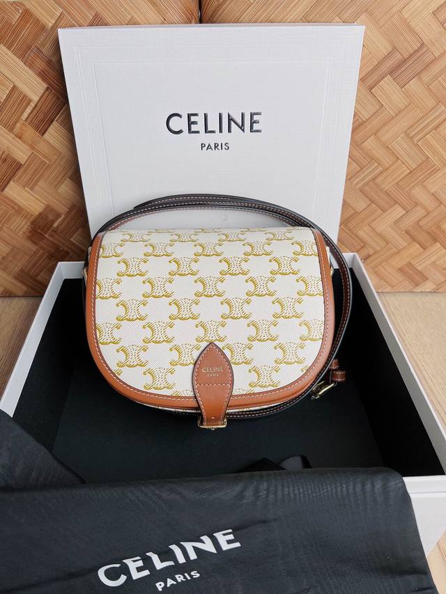 正品级 Ddd 爆款系列 Ddd 升级版马鞍包celine Folco Triomphe帆布中号手袋 Ddd 7 X 7 X 3英寸 18 X 17 X 6 5