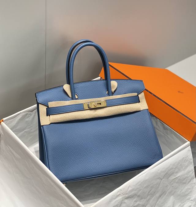 正品级 Ddd Ddd B 玛瑙蓝 Ddd 相信就算对时尚不感兴趣的人都应该知道birkin Bag铂金包的大名 Ddd 而在众多奢侈品包包中 出镜最高频率 也