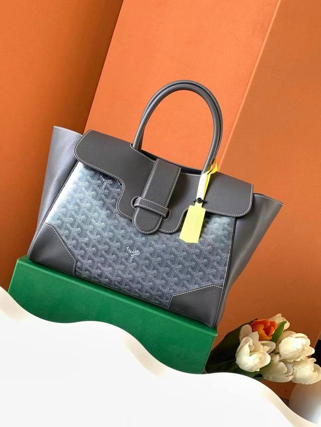 Goyard 西贡tote Ddd Goyard 首发 Ddd 包包非常轻便 能塞 价格也很友好 也很好搭配 我猜会是爆款哦[偷笑r] Ddd Size 34X