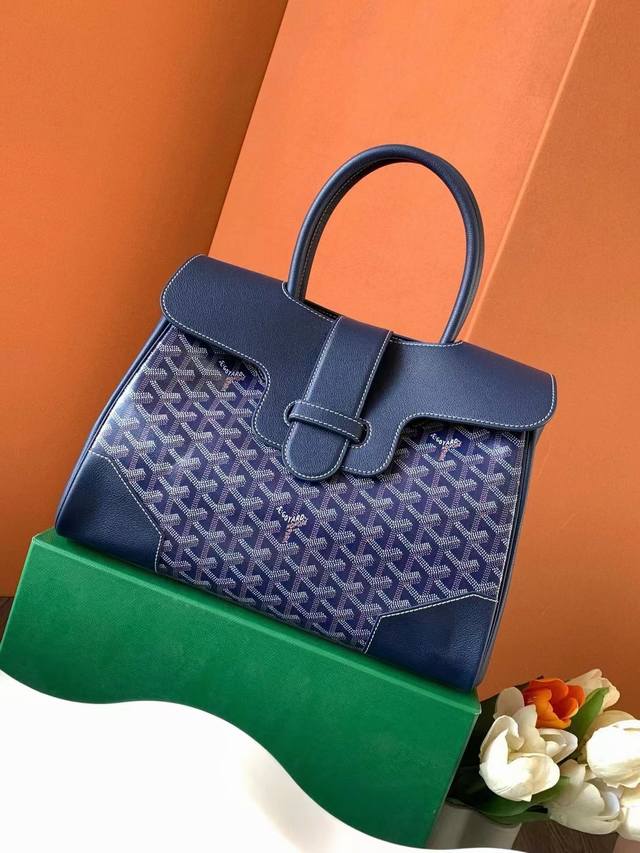 Goyard 西贡tote Ddd Goyard 首发 Ddd 包包非常轻便 能塞 价格也很友好 也很好搭配 我猜会是爆款哦[偷笑r] Ddd Size 34X