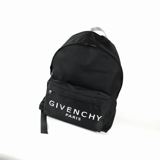 原单到货: Ddd Givenchx3D丝印双肩包 进口斜纹防水布 丝印系列原厂定制图 顶部全皮手柄 多重设计 每个款的手柄都是依照专柜原版复刻 确保每个细节都