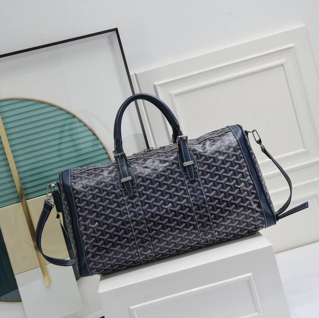 Goyard 旅行袋 充满法式优雅 订制y涂鸦料配皮轻便耐磨材质 作为创立于1853年的法国家族制箱商鼻祖忠于本源的历史传承 永不妥协的手工技艺和开创时代先河的