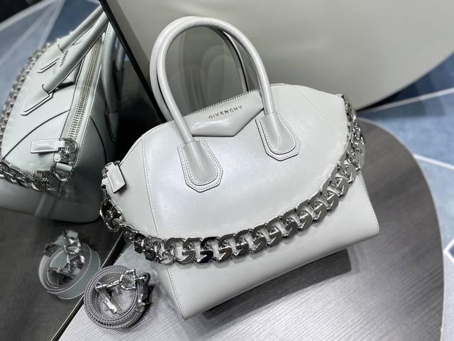 2023新款 Ddd 纪梵家 GivencxY经典款antigona机车包 Box牛皮制作 略微的光泽感显 包包十分有质感 拉链开合 棉质衬里 内部设有2个平贴