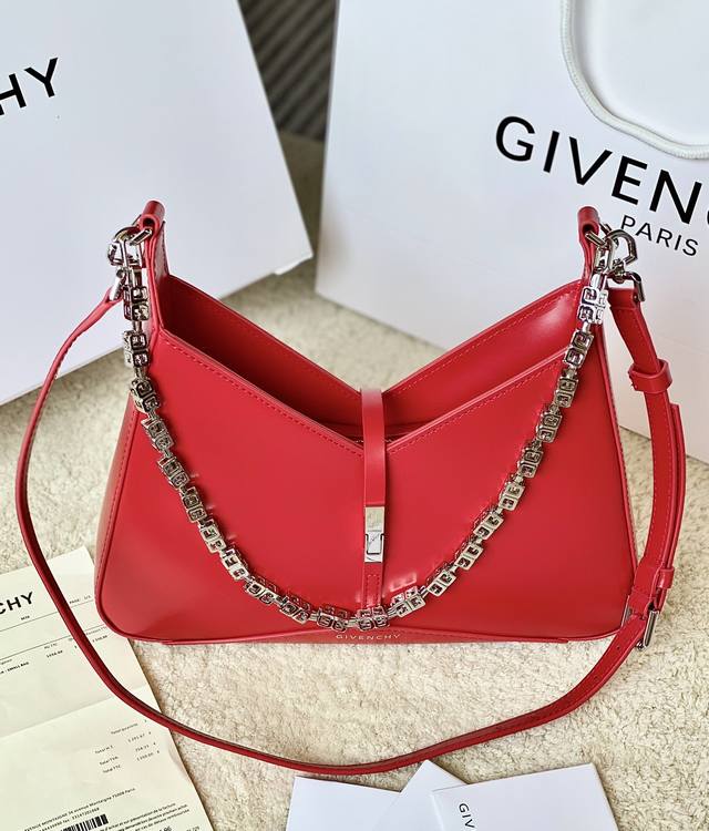 新品 法国纪x希 GivencxY 2023最新cut Out魅力优雅 手袋 法国原厂box皮 搭配铸铜4G五金链条 Ddd Size 29x23x6 Ddd