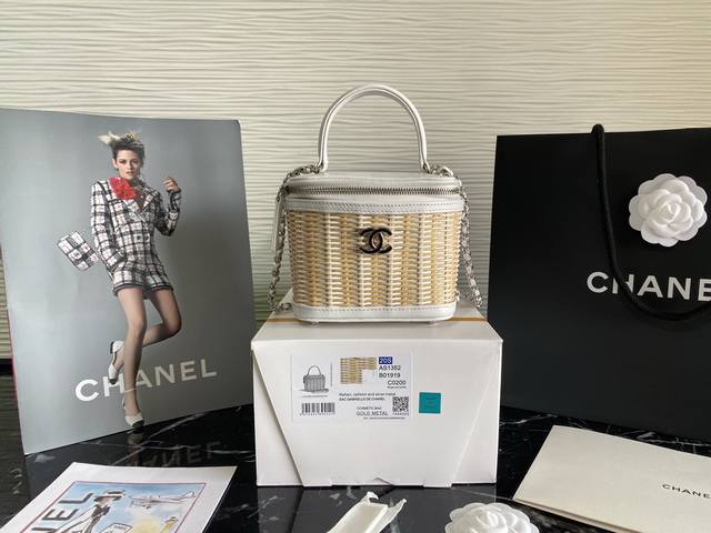 Chanel 新款手工编织藤条化妆包 Ddd 小牛皮vs竹编 全钢真空电镀五金 Ddd 小号 As1352 尺寸 13 5X15X10Cm Ddd