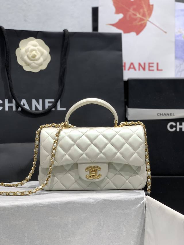 法国高端定制品 Chane1 As2431 秋冬季最新款 羊皮系列 Cf手提系列 Ddd 专柜限量抢购版 一包难求 贵气临人 加上这次的设计延续了cf的经典元素