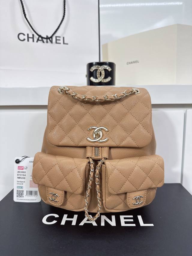 23A爆款chanel 大号双肩背包 Ddd 材质 平纹小牛皮与金色金属 Ddd 尺寸 21 20 12Cm Ddd 造型编号 As3 B10184 Nm368