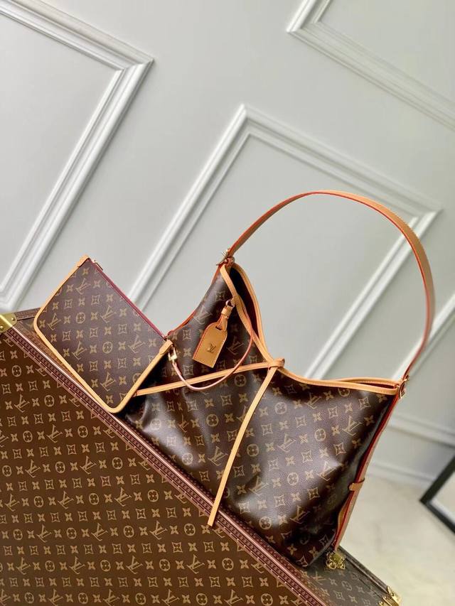 特惠 M46197大号 路易威登推出崭新 Carryall 中号手袋 以 Monogram 帆布和皮革饰边塑造贴合身形的设计 充裕空间内设拉链袋 可拆卸拉链手拿