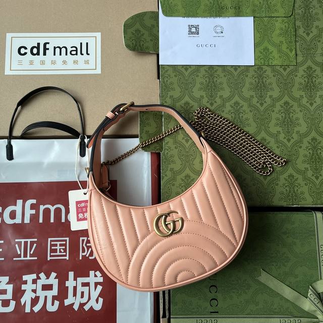 双十一特价 原厂皮配 Cdfmall三亚免税店手提袋 Gg Marmont半月造型迷你手袋 这款迷你手袋采用新月造型搭配质感十足的浅绿色皮革材质 散发出浓郁的复