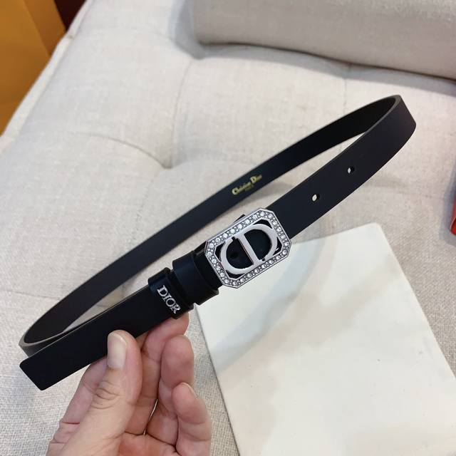 Dior 迪奥原单女装系列 宽度 Cm 双面进口小牛皮 搭配精品铜扣五金工艺 百搭装配 手感舒适 四季搭配必备 Ddd