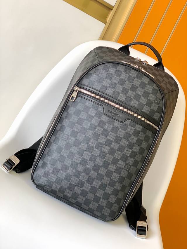 顶级原单 N45279 黑格 本款 Michael 双肩包为 Damier Infini Onyx 皮革压印 Damier 棋盘格纹 构筑设有笔记本电脑隔层的充