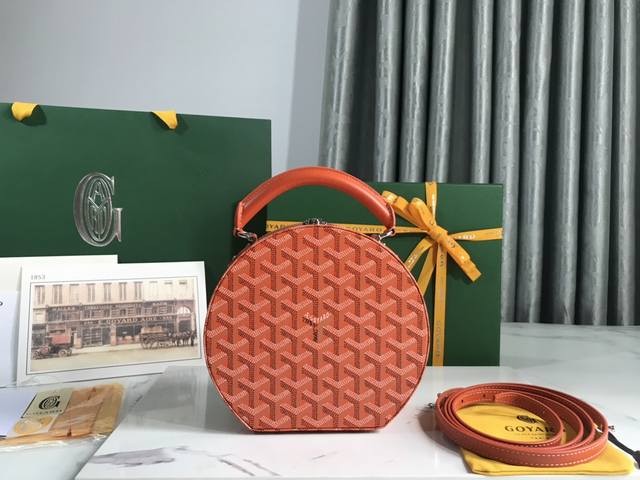 Goyard戈雅 新品goyard Alto 圆盒包 也是个帽盒包 Alto 包是极具代表性的经典帽盒包且结合了goyard箱具制作工艺的精髓 白杨木质框架 圆