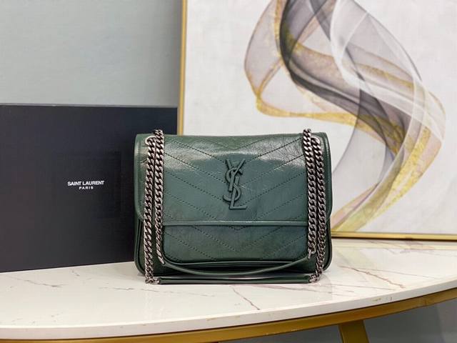 中号 Y家 爆款 Saint Laurent Niki 邮差包-顶级意大利双色烤焦油牛皮搭配复古五金 纹理和光泽度都很别致 五金更是特别 五金logo表面用牛皮