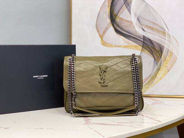 中号 Y家 爆款 Saint Laurent Niki 邮差包-顶级意大利双色烤焦油牛皮搭配复古五金 纹理和光泽度都很别致 五金更是特别 五金logo表面用牛皮