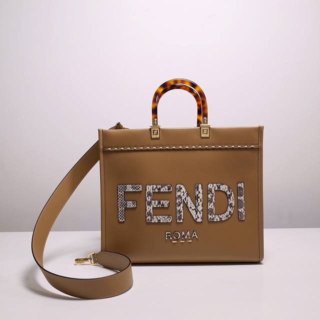 Fendi芬迪 新品 Sunshine蜜糖色皮革手提袋 饰有烫印fendi Roma字样和硬质玳瑁效果有机玻璃提手 设有宽敞的带衬里内部隔层 同色系皮革边缘和金