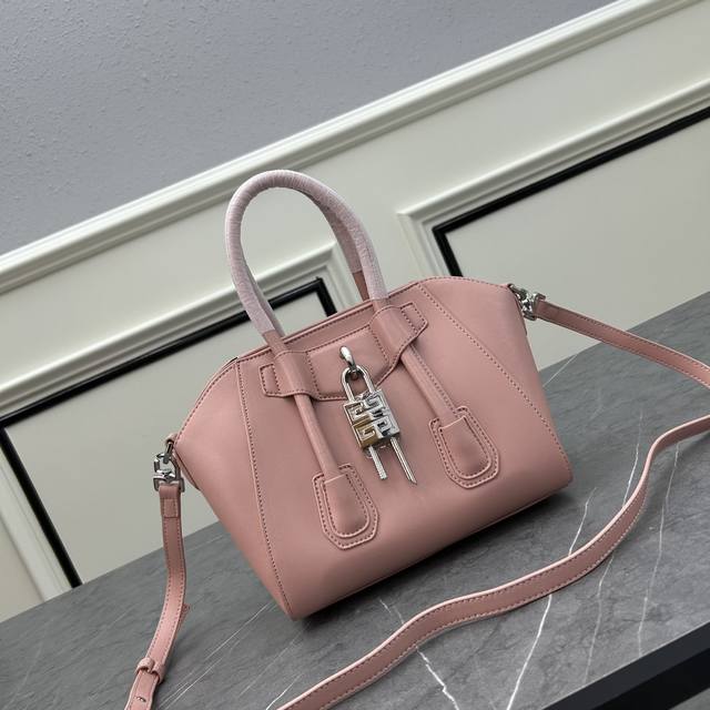 批 法国品g家 新款手提包经典的 Givenchy 纪梵希 Ddd Mini Antigona Lock Bag In Box Leather 法国原版box皮