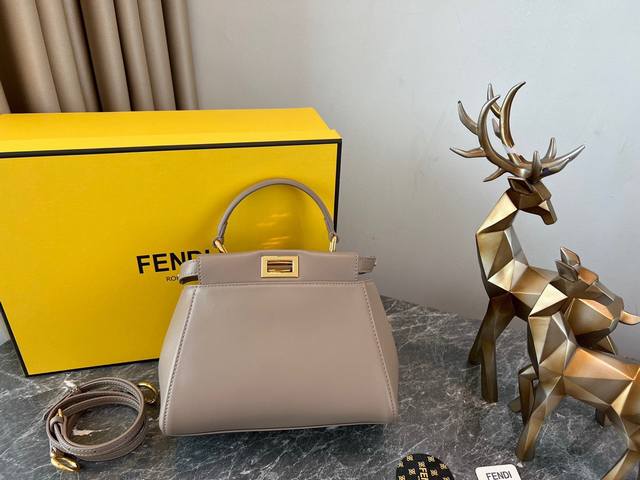 杏色 Ddd Fendi Peekaboo Ddd 西班牙小羊皮 手感细腻柔软 设计简洁大方 工艺精湛 每一个小细节都能让你体会到我们对品质的坚持 23Cm D