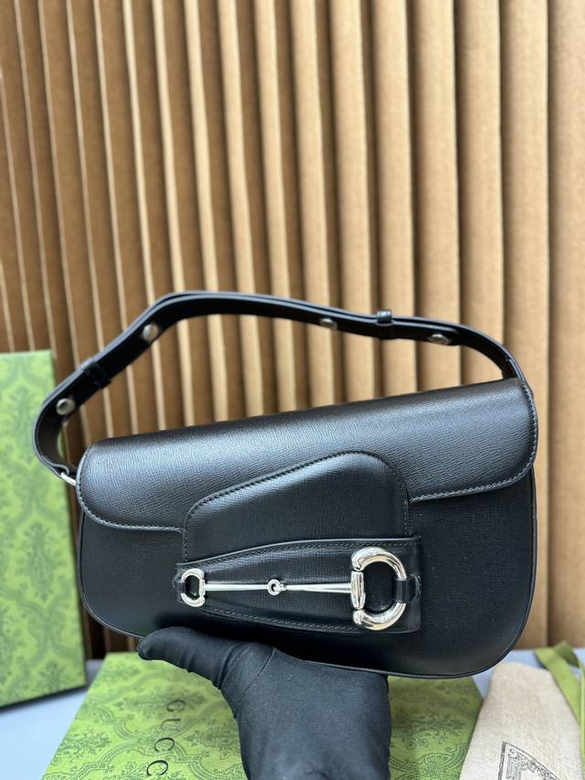 原厂皮 大货出品 Gucci Horsebit 1955系列小号肩背包 值此经典马衔扣造型配件诞生70周年之际 Demetra匠心打造 巧妙融蕴别致造型与创新材