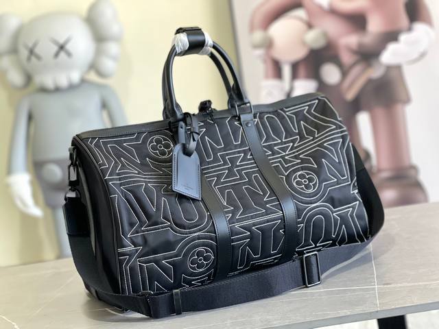 顶级原单 N 21428 这款keepall 45 配肩带旅行袋采用柔软的damier Infini 皮革 传承了经典风格 无论肩背还是手提 其标志性的外形都将