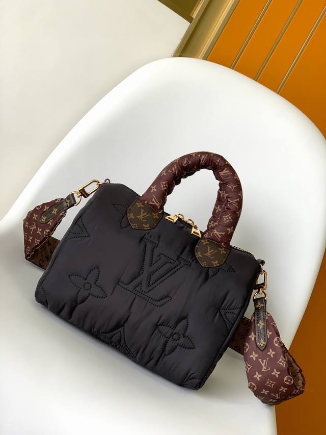 M21061 蓝色 M20937银色 M59008黑色顶级原单 本款 Lv Pillow Speedy Bandouli re 25 手袋为品牌经典构型注入炫酷