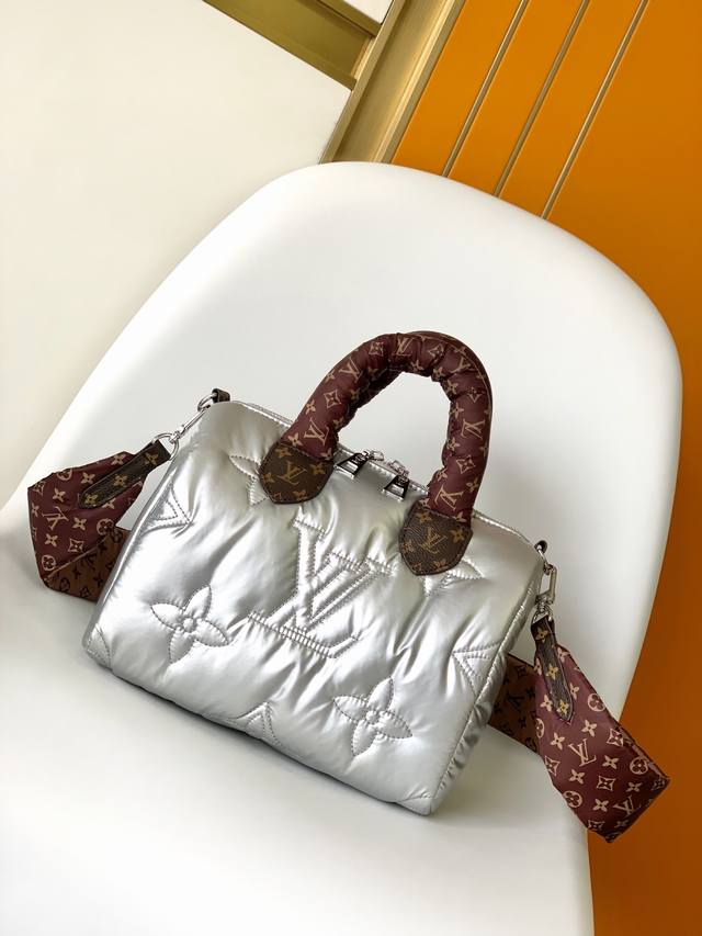 M21061 蓝色 M20937银色 M59008黑色顶级原单 本款 Lv Pillow Speedy Bandouli re 25 手袋为品牌经典构型注入炫酷