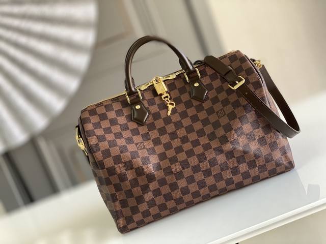 顶级原单n41366 Speedy 35 手袋 配肩带 以 Damier Eb ne 帆布制造的 Speedy 35 手袋造型经典 散发出永恒的优雅之美 多功能