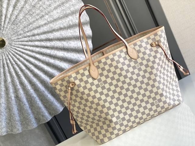 顶级原单n41360 Neverfull 大号手袋 极具传奇色彩的 Neverfull 手袋 总是能够满足您对手提包的各种需要 容量大却不显笨重 挺括而手感柔软