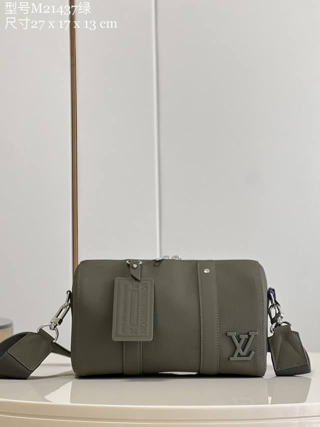 顶级原单 独家实拍 M21437绿 本款 City Keepall 手袋选取 Lv Aerogram 牛皮革 以细腻纹理彰显俊朗格调 金属 Lv 标识 皮革牌和