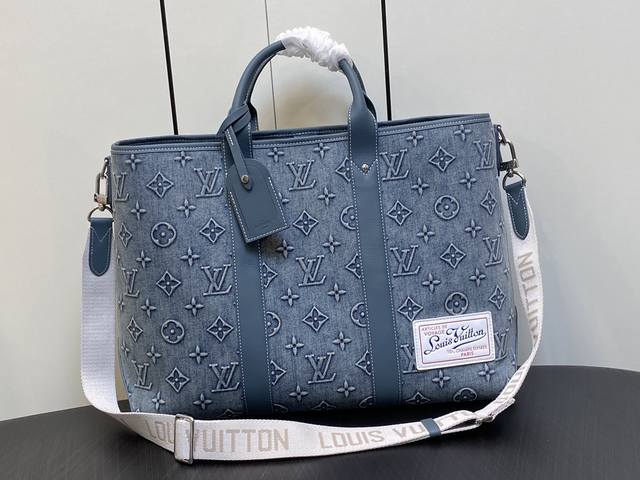 台湾版 M22537蓝色牛仔 购物袋系列 Week-End Tote 手袋取材 Monogram Washed Denim 帆布 令丹宁布经过水洗 手工喷绘和轻