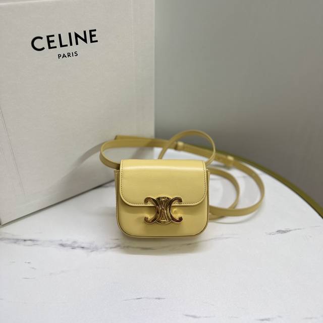 正品级 Celine2022 新品mini 耳机包 C家这一年陆续出的小包但这一季cline Mini可可爱爱必收 虽然小包容量不是特别大 但是颜值暴击 可爱暴