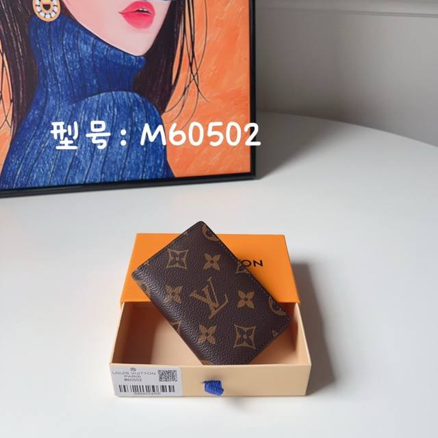 M60502 老花 帆布袋装钱包 可收纳卡片 收入手袋或衣服口袋轻而易举 这是男性的终极阳刚宣言 Size:8X11Cm