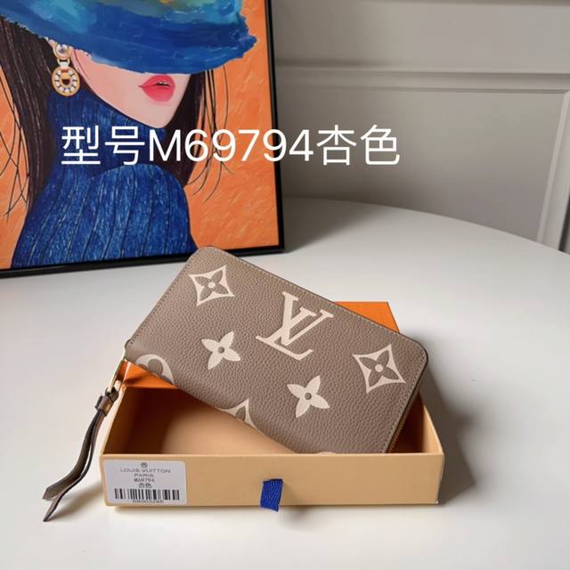 顶级原单zippy 拉链钱包 M69794拉链钱包 Crafty 配饰 皮具和成衣系列推出特别款 Pochette F licie 链条包 以 Monogram