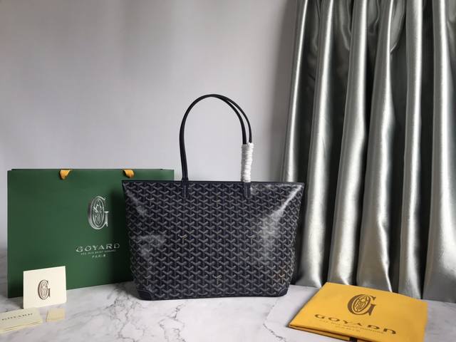 Goyard 戈雅 经多次研究与改良 不断提升面料与皮质 全方位独家定制只为不断达到客户的高品质要求 如果你担心没拉链的安全性不够高 那么拉链款的托特包绝对是首