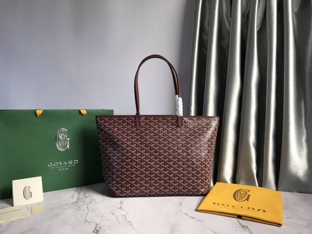 Goyard 戈雅 经多次研究与改良 不断提升面料与皮质 全方位独家定制只为不断达到客户的高品质要求 如果你担心没拉链的安全性不够高 那么拉链款的托特包绝对是首