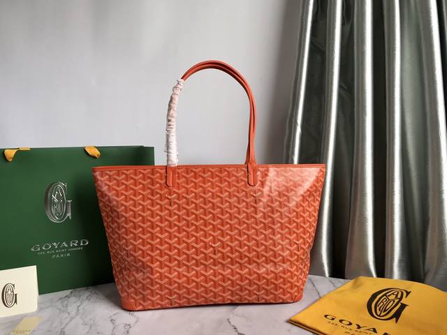 Goyard 戈雅 经多次研究与改良 不断提升面料与皮质 全方位独家定制只为不断达到客户的高品质要求 如果你担心没拉链的安全性不够高 那么拉链款的托特包绝对是首